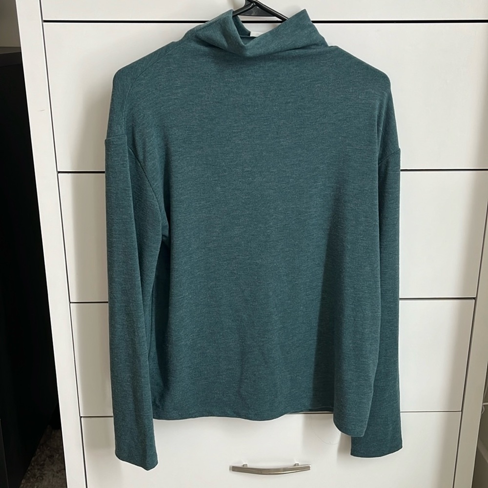 Aritzia Wilfred Free Turtleneck Sweater